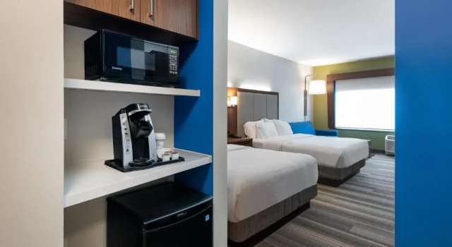 Люкс Holiday Inn Express Queensbury-Lake George Area by IHG