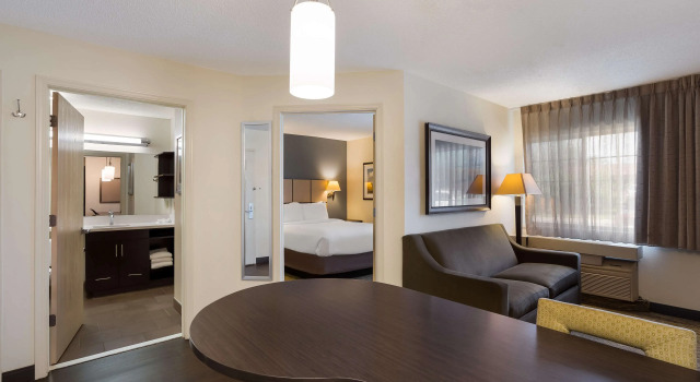 Candlewood Suites Des Moines, Varaa Hotelli West Des Moines Iowa
