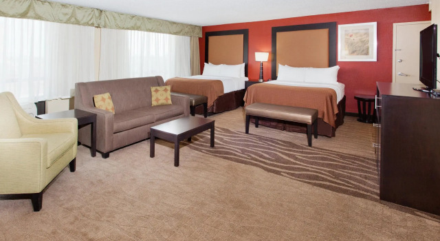 Четырёхместный люкс c 1 комнатой Holiday Inn Shreveport Downtown by IHG