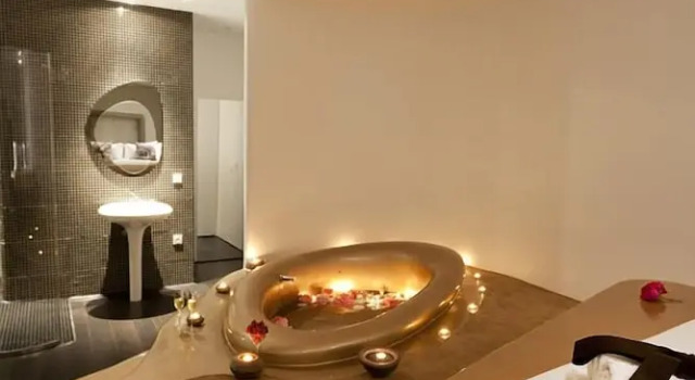 Люкс с балконом Absoluto Design Hotel
