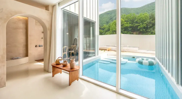Коттедж c 1 комнатой с балконом Laetari Pension, Gyeongju