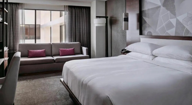 Номер Standard Marriott East Lansing at University Place