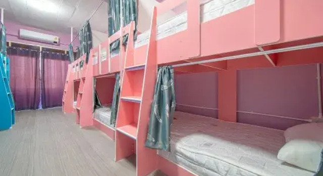 Кровать в общем номере (женский номер) UrbanNest Hostel