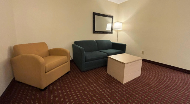 Super 8 by Wyndham Metropolis