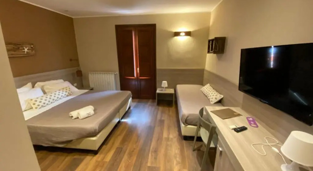 Standard Dreier Zimmer mit Balkon Salamureci Camere