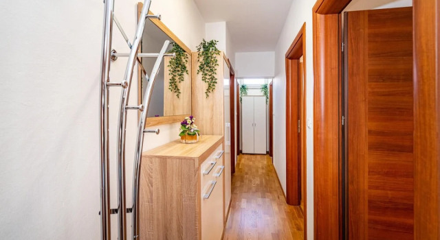 Beautiful Apartment in Posedarje With Wifi and 4 Bedrooms, Забронировать Апартаменты/квартира Отели в центре Поседарье, в центре