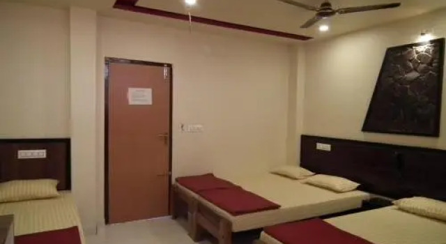 Galaxy Lodge, Rezervovat Hotel Hotely v Bangalore s parkováním, Parkování