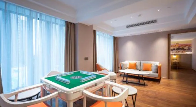 Люкс Deluxe Vienna Hotel ( Xiangyang Greenland Fun City Global City Shop)