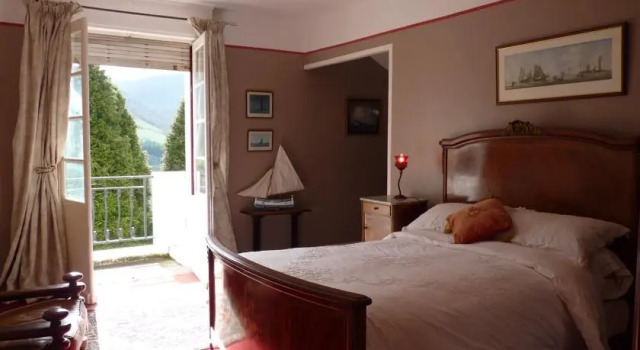Le Toit Rouge B&B, Rezervovat Penzión se snídaní Hotely v Hautes-Pyrénées s parkováním, Parkování