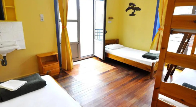 Кровать в общем номере The Student & Travellers Inn