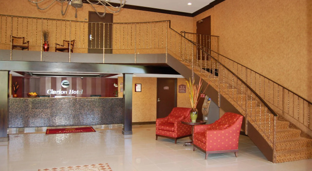 Clarion Inn & Suites East Windsor, Varaa Hotelli Hotellit New England uima-altaalla, Uima-allas
