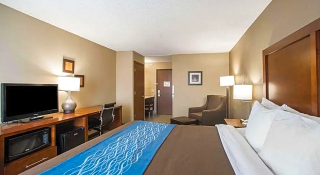 Двухместный люкс Comfort Inn & Suites Hazelwood - St Louis