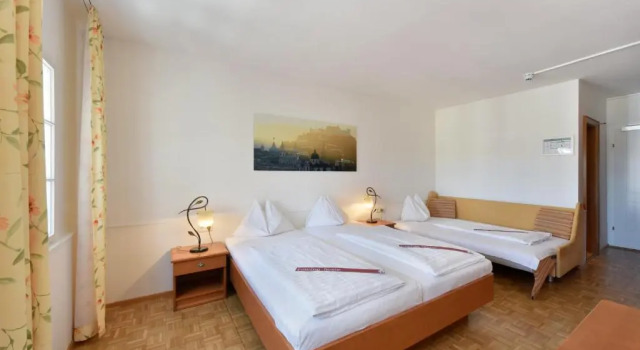 Трёхместный номер Standard с видом на улицу Hotel Krone 1512