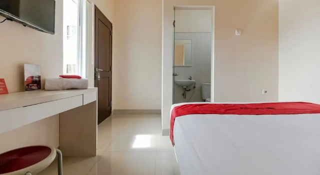 Fabel Homestay by RedDoorz, Rezerwuj Hotel Palembang Sumatra