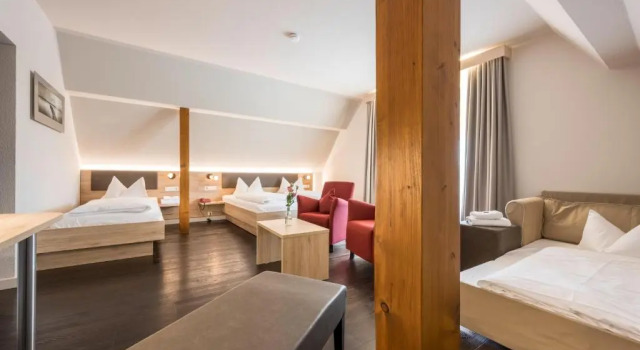 Трёхместный номер Standard с балконом Landhotel Traube
