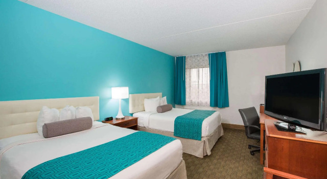 Четырёхместный номер Standard Howard Johnson by Wyndham Evansville East