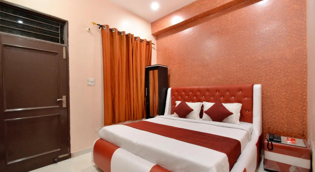 OYO 8452 Hotel Galaxy