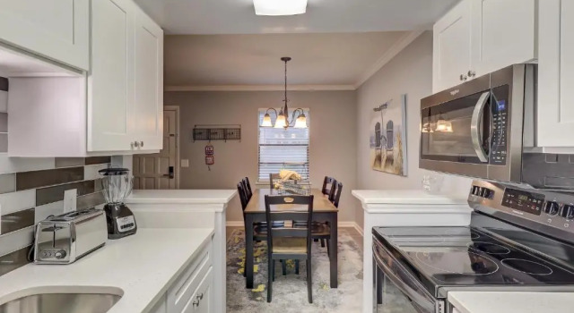 #111 Elaborate Condo Ideal Location 2BRM/2 Parking