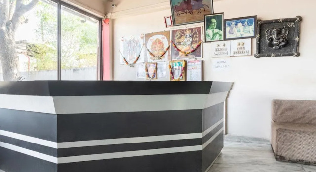 Oyo 36398 Hotel Balaji, Book Hotel Phanda 