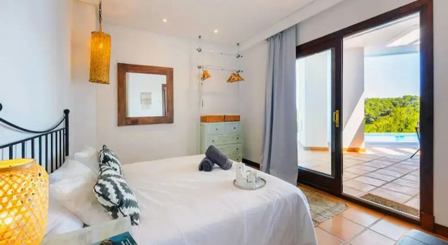 Villa Es Cubells - Cala Llentrisca, Book Villa Hoteller i Es Cubells med parkering, Parkering