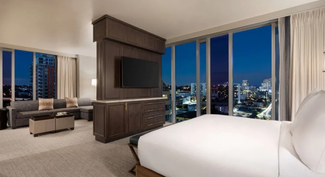 Двухместный полулюкс Accessible Carte Hotel San Diego Downtown, Curio Collection By Hilton