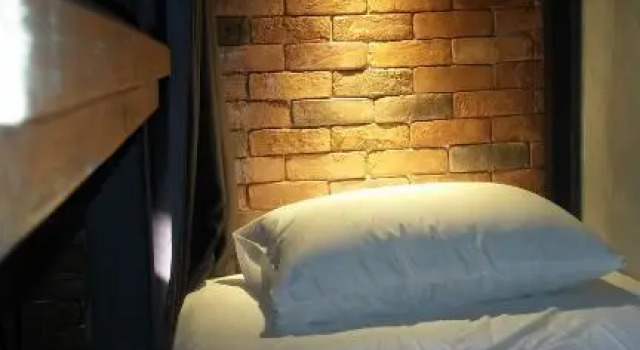 Кровать в общем номере (мужской номер) bangkok bed place