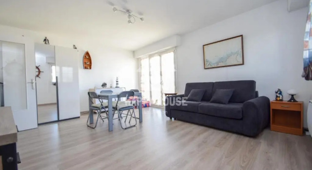 Студия Beau grand studio à proximité du centre et des plages