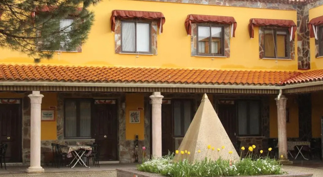 Isis de Cuenca Alojamiento Superior especial para Moteros con Piscina, Book Hotel Cheap Hotels in Castilla-La Mancha