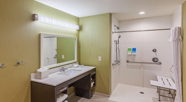Двухместный люкс Home2 Suites By Hilton Gonzales
