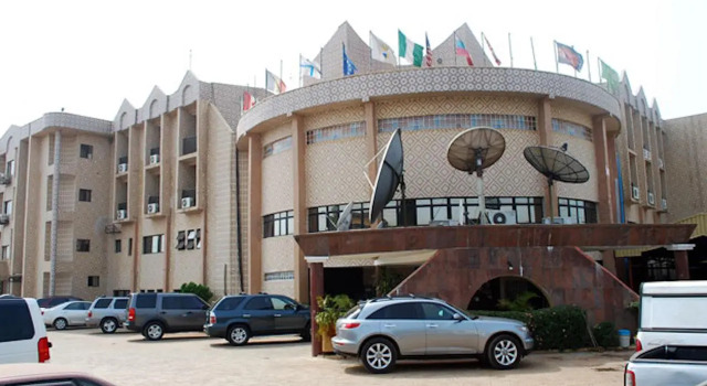 Royal Marble Hotel, Rezerwuj Hotel Hotele w Ikpoba-Okha z basenem, Basen