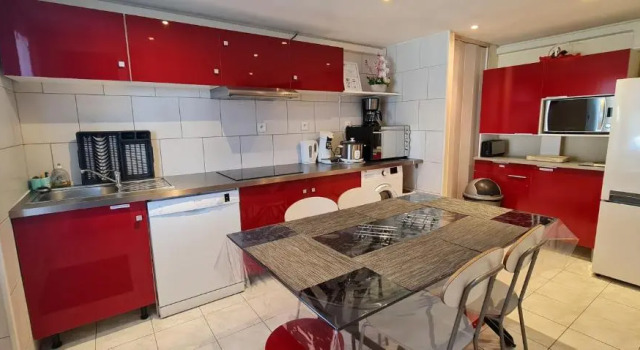 Belle Maison avec jardin RDC T3 de 70m2 Vacances ou cure thermale Rochefort, Rezerwuj Apartament Hotele w Charente-Maritime z parkingiem, Parking