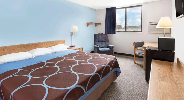 Double suite Super 8 by Wyndham Clinton