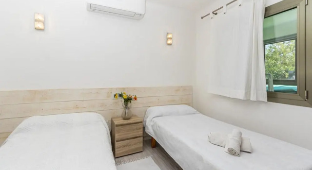 Семейные апартаменты с 2 комнатами с красивым видом из окна Apartment - 2 Bedrooms with Pool and WiFi - 107876