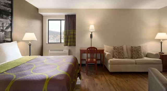 Люкс Super 8 by Wyndham Ithaca
