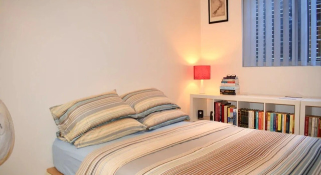 Tranquil 1 Bedroom Apartment With Sunny Courtyard, Prenota Appartamento Redfern New South Wales