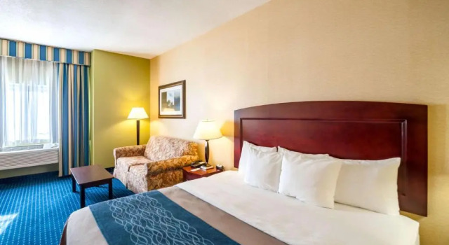 Номер Standard Comfort Inn & Suites North East