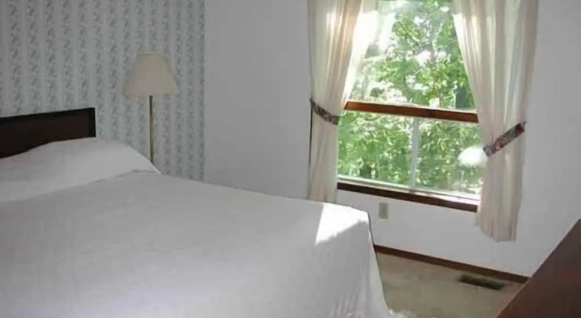 Коттедж с 6 комнатами Birch Cliff Lodge on Baptiste Lake