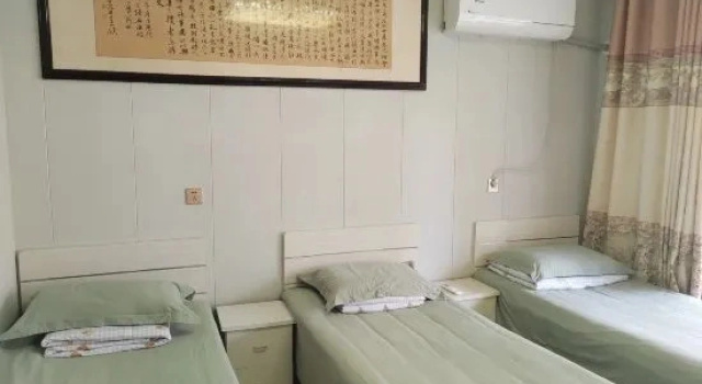 Кровать в общем номере (мужской номер) Ruiyu Homestay