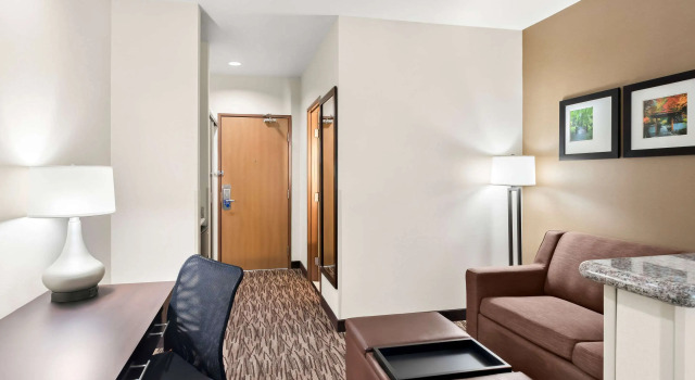 Двухместный люкс Comfort Suites Portland Airport