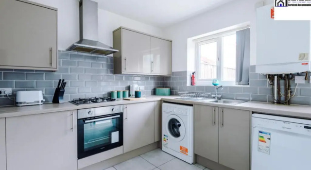 Коттедж 30  Off Monthly Stay/ 4 Bed House/ Free Parking