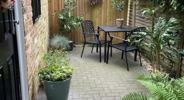 Апартаменты Peaceful Studio Flat With Patio and Dogs Allowed