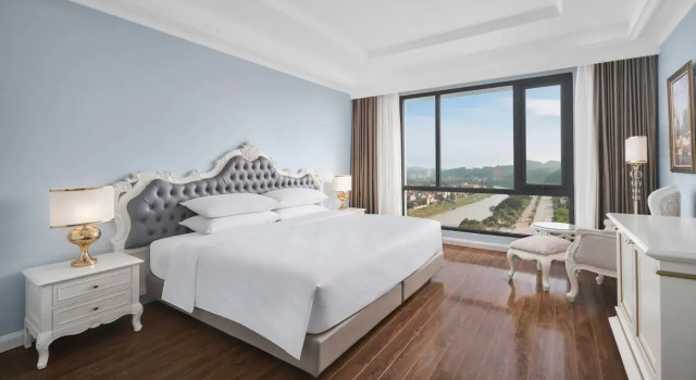 Luxo quarto com vista Four Points by Sheraton Lang Son