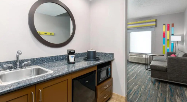 Люкс Hampton Inn and Suites Hartford/Farmington