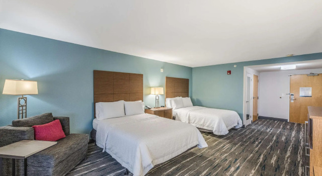 Четырёхместный номер Standard Hampton Inn Oakland-Hayward