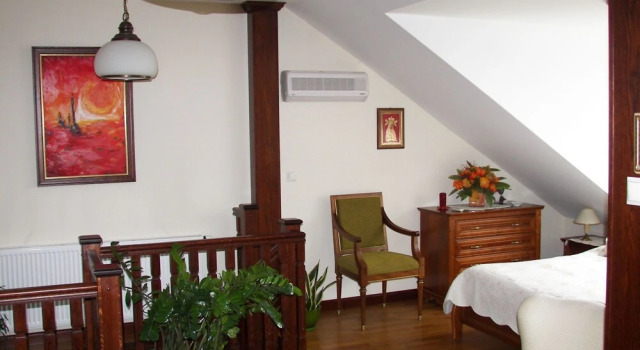 a cut a cut in a cut, Book Hotel Lancut Podkarpackie