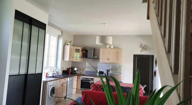 Modern Holiday Home in Crux-la-ville With Terrace, Boek Vakantiehuis Hotels in Franche-Comte met parkeren, Parkeren