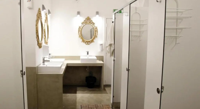 Кровать в общем номере Lost Inn Lisbon Hostel