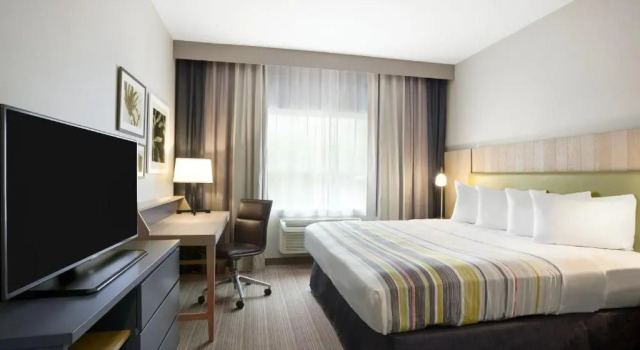 Четырёхместный номер Standard Country Inn & Suites by Radisson, Enid, OK