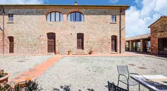 Apartment in Peccioli With Pool