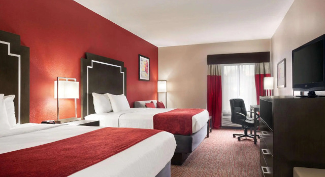 Четырёхместный номер Standard Days Inn & Suites by Wyndham Murfreesboro I-24 East